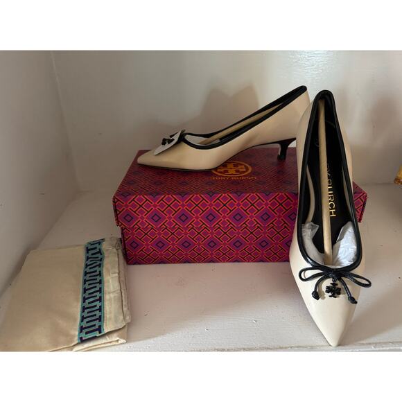 Tory Burch Charm Pumps Size 6 NIB - Picture 2 of 3